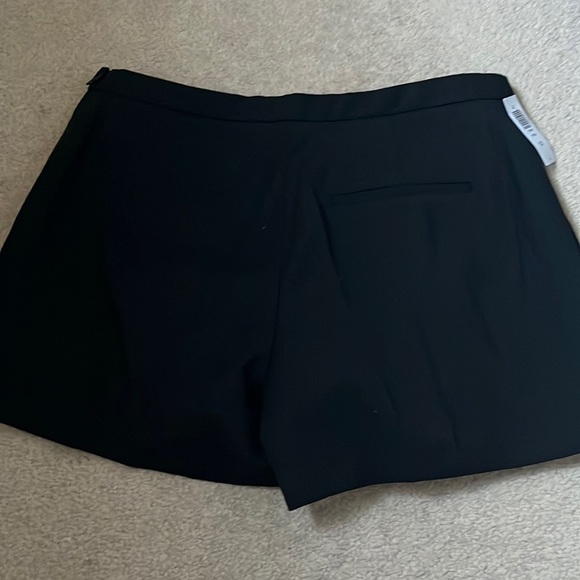 Babaton Skort - Picture 2 of 12